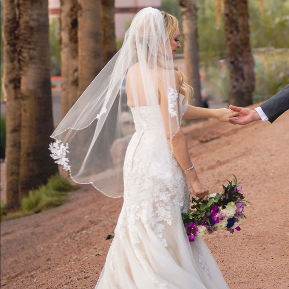 Beautiful wedding dress, veil and slip… worn once. - Picture 1 of 15